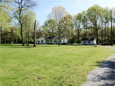 Large front yard - Privacy galore - GATED ENTRY