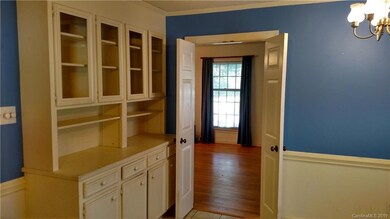 1027 Hunter St, Statesville, NC 28677 - photo 2