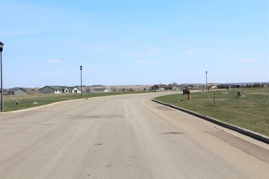 131 Mulberry Loop unit 133 Mulberry Loop NE, Minot, ND 58703 - photo 5