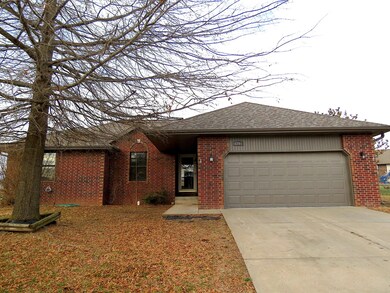 1205 W Sherwood Ct, Nixa, MO 65714 - photo 2