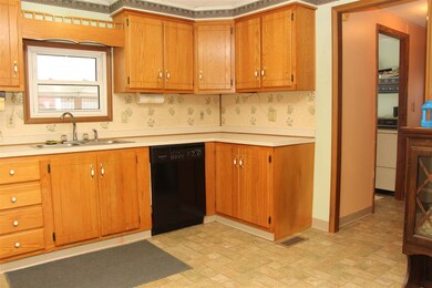 8 Lynwood Dr, Brattleboro, VT 05301 - photo 3