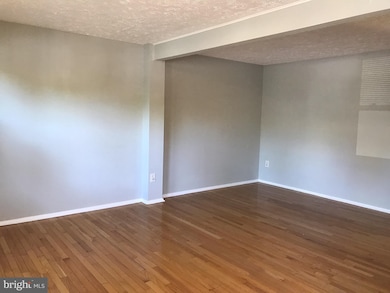 6822 Montivideo Square Ct, Falls Church, VA 22043 - photo 2