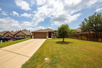 125 Hummingbird Dr, Weatherford, TX 76088 - photo 2