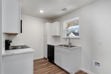 2002 W 2nd St unit 402, Taylor, TX 76574 - photo 6