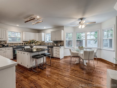 2102 E 17th St, Tulsa, OK 74104 - photo 2