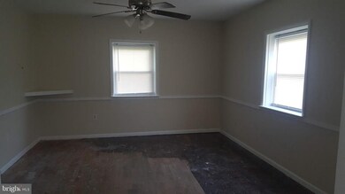 1098 W Ridge Rd unit A - 1ST FLOOR, Marcus Hook, PA 19061 - photo 4