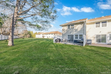 11 Gazebo Ln, Holtsville, NY 11742 - photo 6