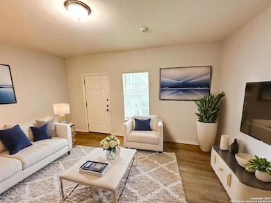 816 Rivas St unit C, San Antonio, TX 78207 - photo 2