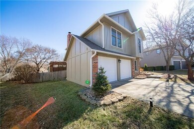 8657 Greenway Ln, Lenexa, KS 66215 - photo 3