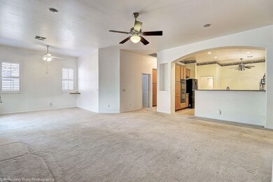Familyroom to kitchen