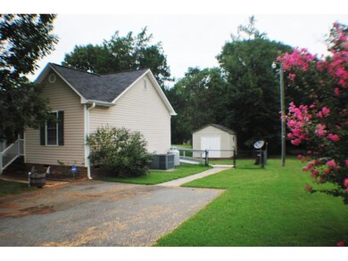 2546 Foxfire Ln, Burlington, NC 27217 - photo 3