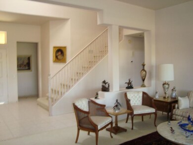 STAIRWAY TO THE UPPER LEVEL