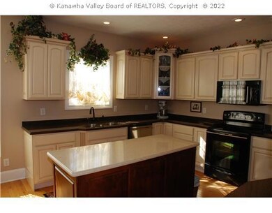 29 Chandler Cir, Scott Depot, WV 25560 - photo 3