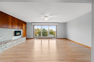 2937 Southland St SW, Cedar Rapids, IA 52404 - photo 5