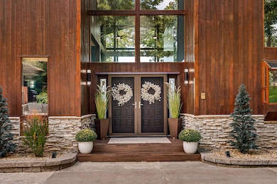 02a_1555 Crescent Hills