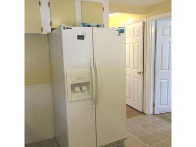Kitchen. appliances remain