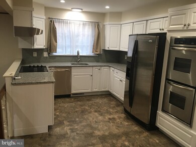 11024 Waycroft Way, Rockville, MD 20852 - photo 6