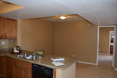 Kitchen & Dining