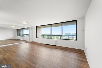 Skyline Plaza unit 713-N, Baileys Crossroads, VA 22041 - photo 5