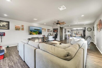 208 Mockingbird Dr S, Altus, OK 73521 - photo 4