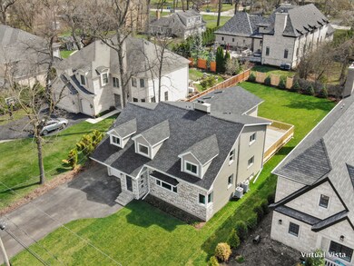 331 N Shady Ln, Elmhurst, IL 60126 - photo 2