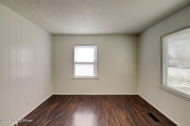 9113 Maple Rd, Louisville, KY 40229 - photo 5