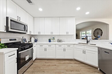 2803 Quail Run Dr, Alvin, TX 77511 - photo 4