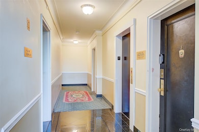 77-35 113th St unit 2N, Forest Hills, NY 11375 - photo 4