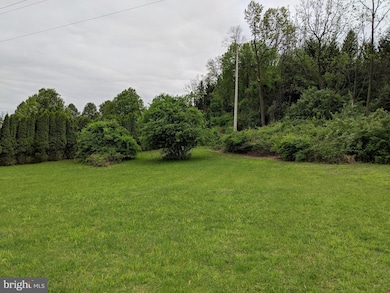 807 Old Fritztown Rd, Reading, PA 19608 - photo 3