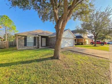 16131 Taloncrest Dr, Houston, TX 77083 - photo 2