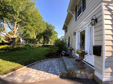 537 Chestnut St, Needham, MA 02492 - photo 3