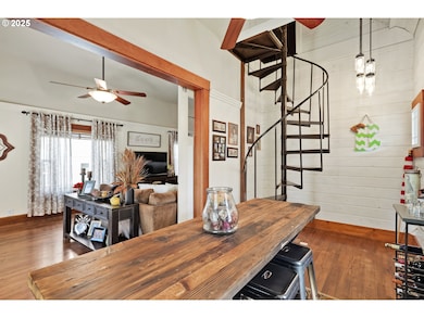 811 W 9th St, the Dalles, OR 97058 - photo 6