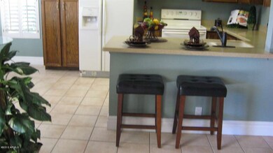 Breakfast Bar on Kitchen Penninsula