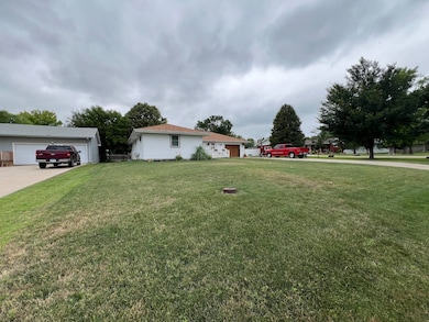 307 Logan Ave, Beloit, KS 67420 - photo 2