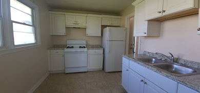 1724 Lyons Ct, Waukegan, IL 60085 - photo 3