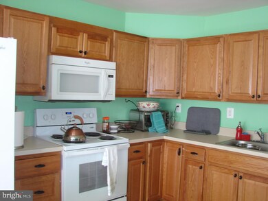 9301 Bathgate Ct, Montgomery Village, MD 20886 - photo 7