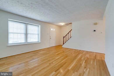 8123 Willowdale Ct, Springfield, VA 22153 - photo 4