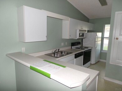 2550 Trailwood Dr, Cantonment, FL 32533 - photo 3