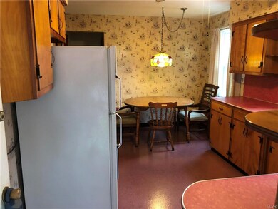 Eat-In Kitchen
