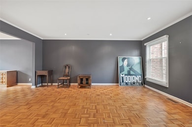 697 Robinwood Dr, Pittsburgh, PA 15216 - photo 4