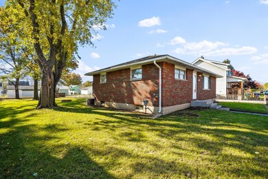 137 Dering Ave