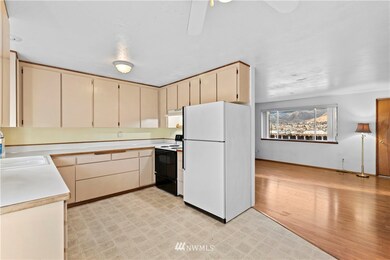 909 N Baker Ave, East Wenatchee, WA 98802 - photo 4