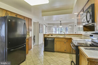 6842 Woodland Dr, Falls Church, VA 22046 - photo 6