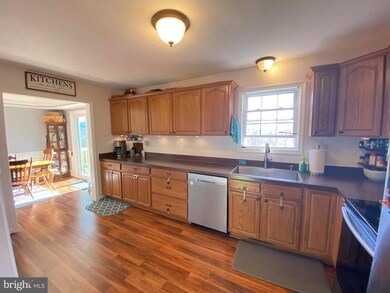 102 E North St, Strasburg, VA 22657 - photo 5