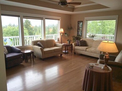LIVING RM