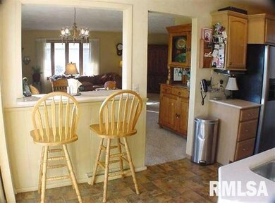 1817 W 36th St, Davenport, IA 52806 - photo 5