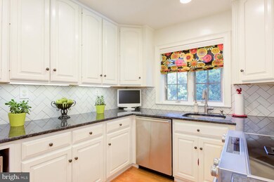 6905 Clemson Dr, Alexandria, VA 22307 - photo 7