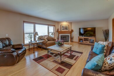 439 Oakwood Dr, Oregon, WI 53575 - photo 3