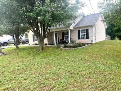 302 Cottonwood Dr, Shelbyville, TN 37160 - photo 2