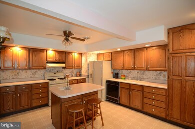 615 Hopkins St, Brooklyn, MD 21225 - photo 6